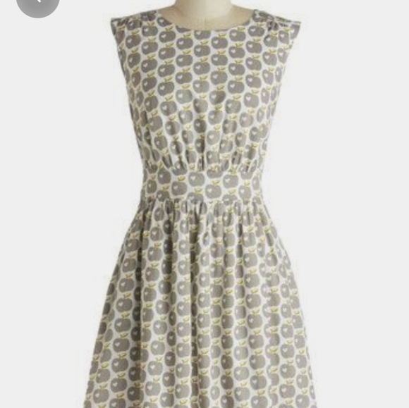 Modcloth Dresses & Skirts - Emily & Fin apple Lucy